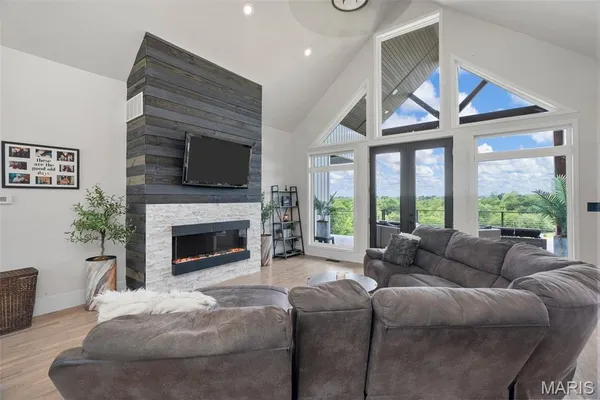 $899,900 | 22206 Tree Farm Road, Hermann, MO 65041