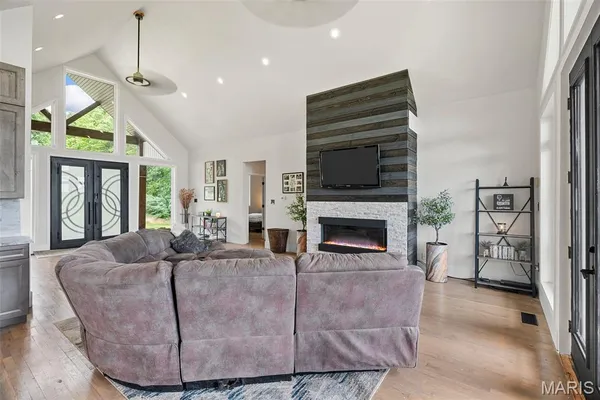 $899,900 | 22206 Tree Farm Road, Hermann, MO 65041