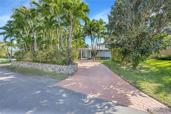 $5,500 | 5742 Southwest 51st Terrace, Miami, FL 33155