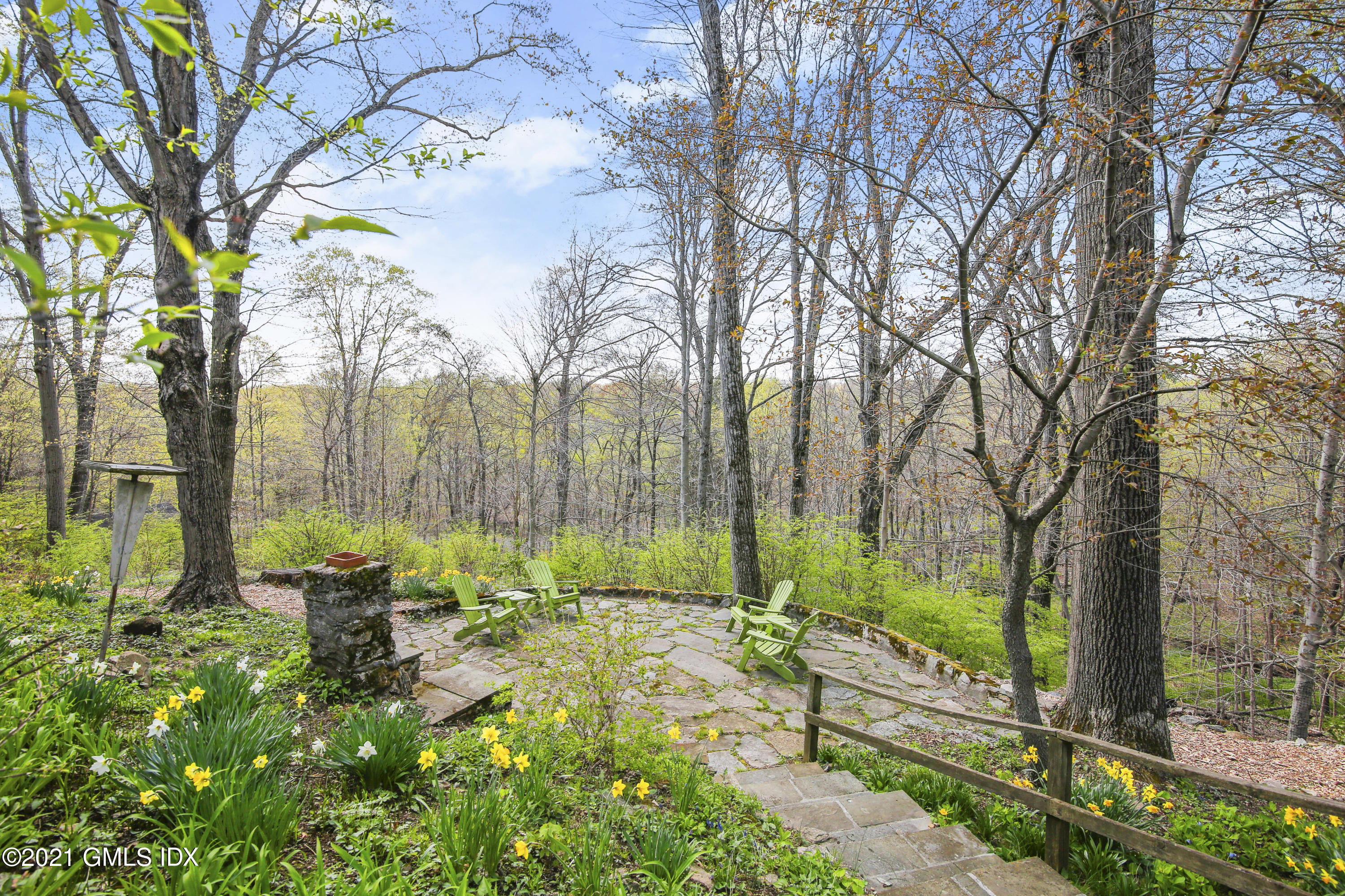 97 Hillcrest Park Road Old Greenwich, CT 06870 - Photo 23 of 25 a garden with trees and plants