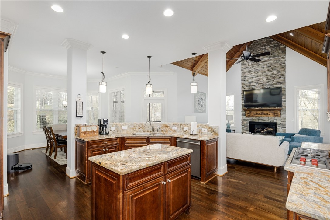 103 Pacolet Trail Piedmont, SC 29673 - Photo 8 of 35 Gas cooktop/Double ovens