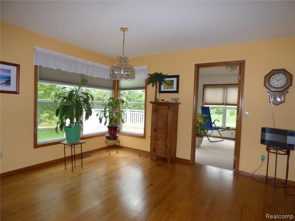 8080 Rachael Court Pinckney, MI 48169 - Photo 5 of 26 5 EATING NOOK.JPG