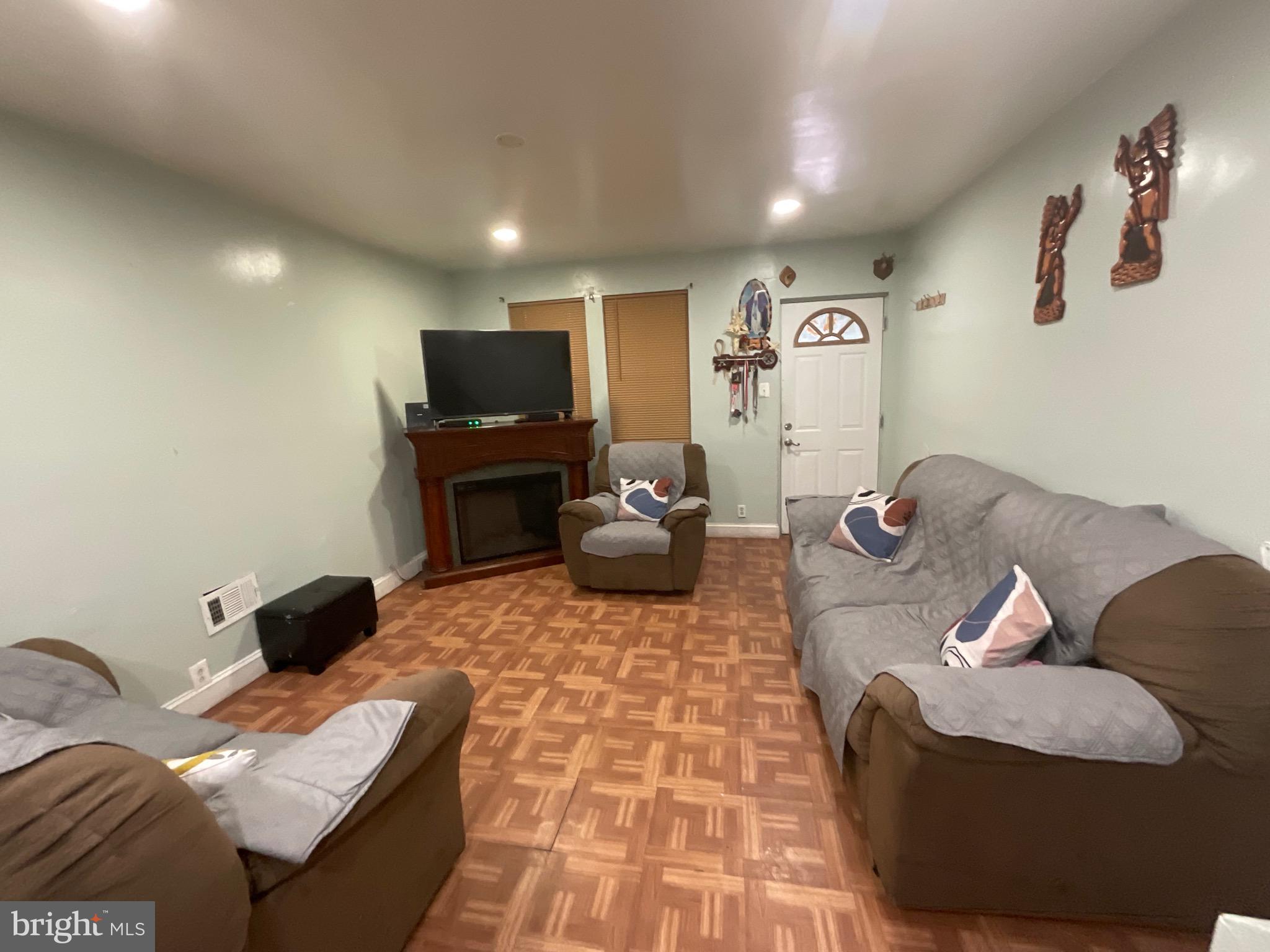 2112 Howell Street Camden, NJ 08105 - Photo 3 of 6