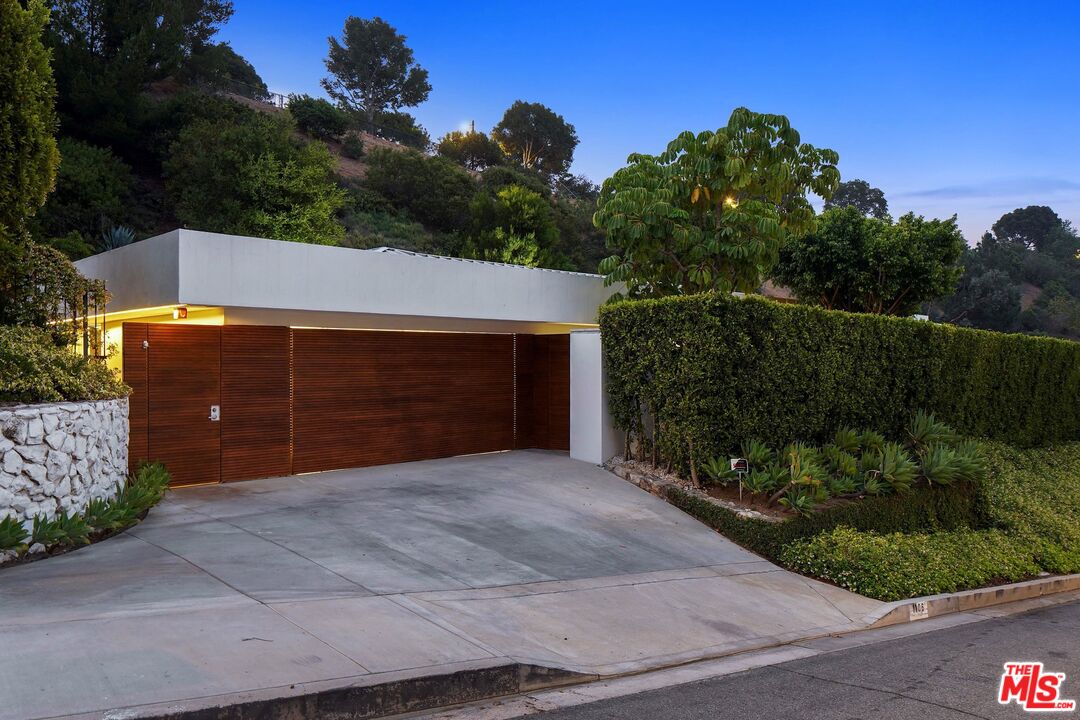1106 North Hillcrest Road Beverly Hills, CA 90210 - Photo 20 of 21