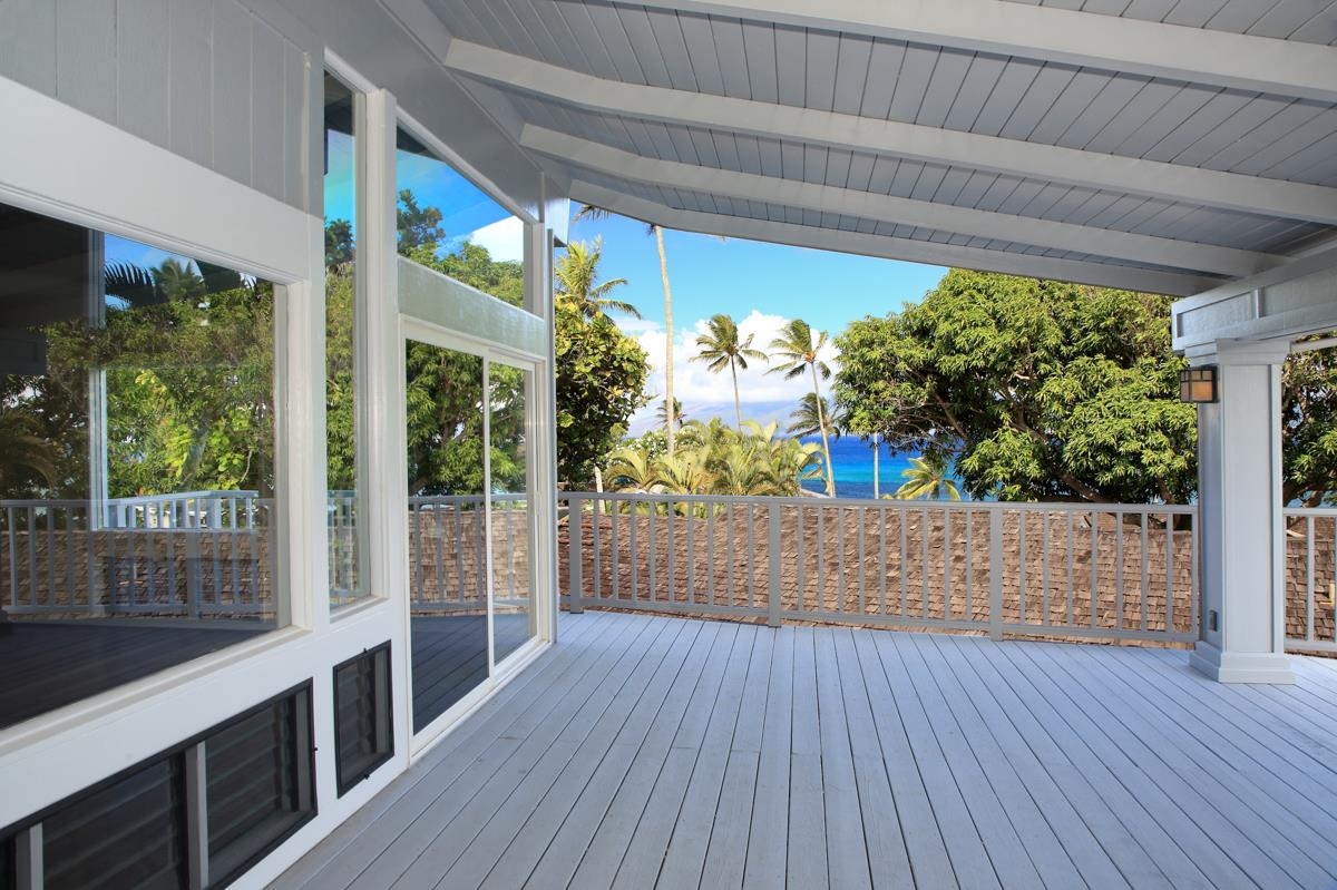 5045 Lower Honoapiilani Road, Unit 6 Lahaina, HI 96761 - Photo 6 of 30 a view of a porch