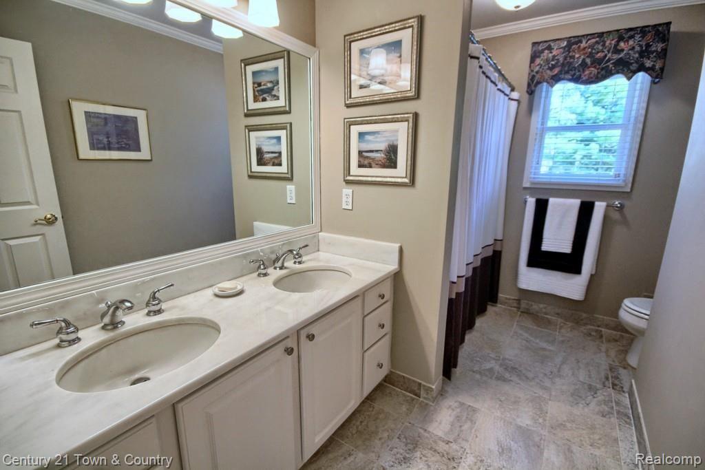 306 Drace Street Rochester, MI 48307 - Photo 24 of 30 Full Bath Upstairs