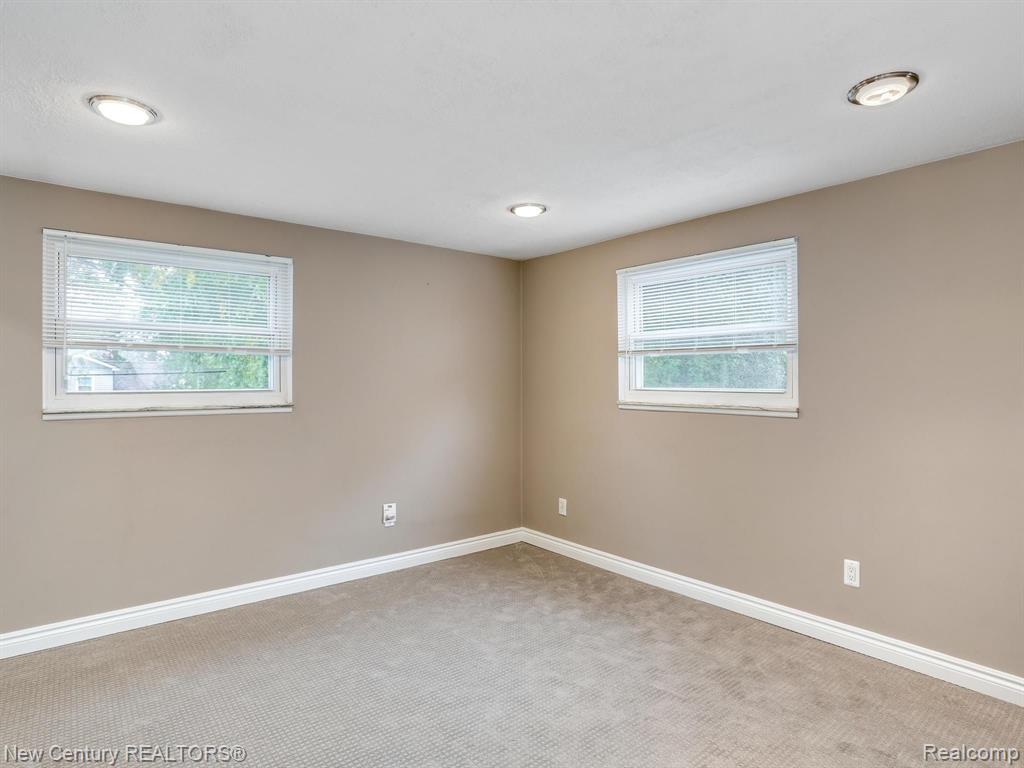 1010 Harvard Road Berkley, MI 48072 - Photo 19 of 28