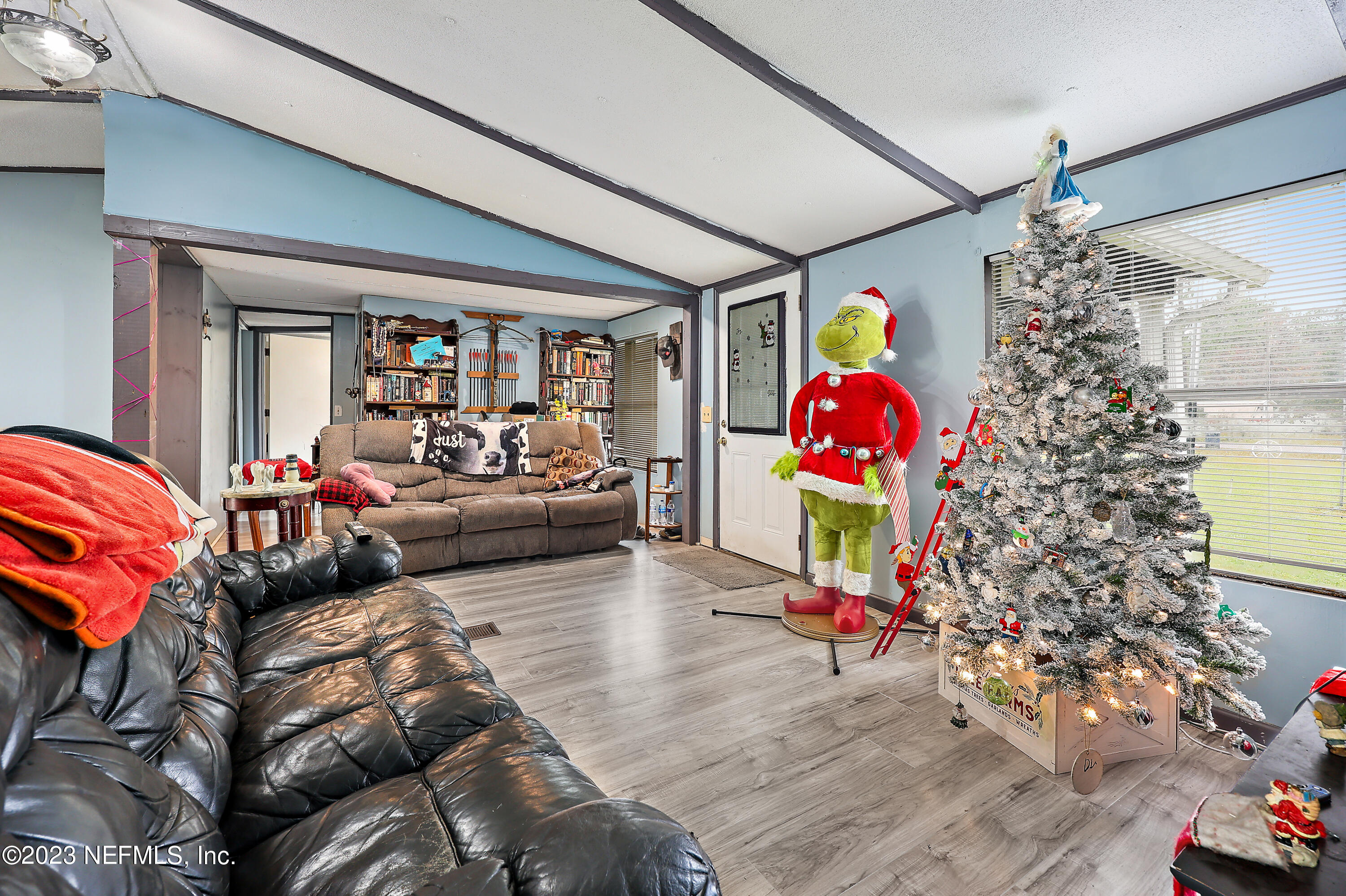 54317 Point S Drive Callahan, FL 32011 - Photo 3 of 17 Living Room