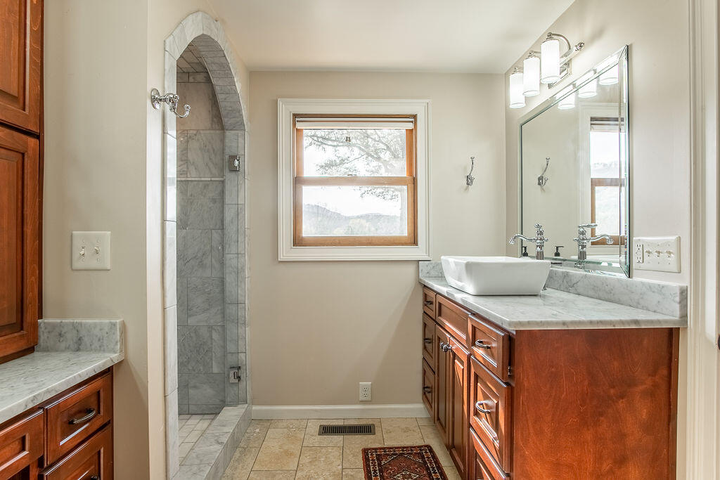 8 Maddox Lake Road Summerville, GA 30747 - Photo 50 of 136 MASTER BATH
