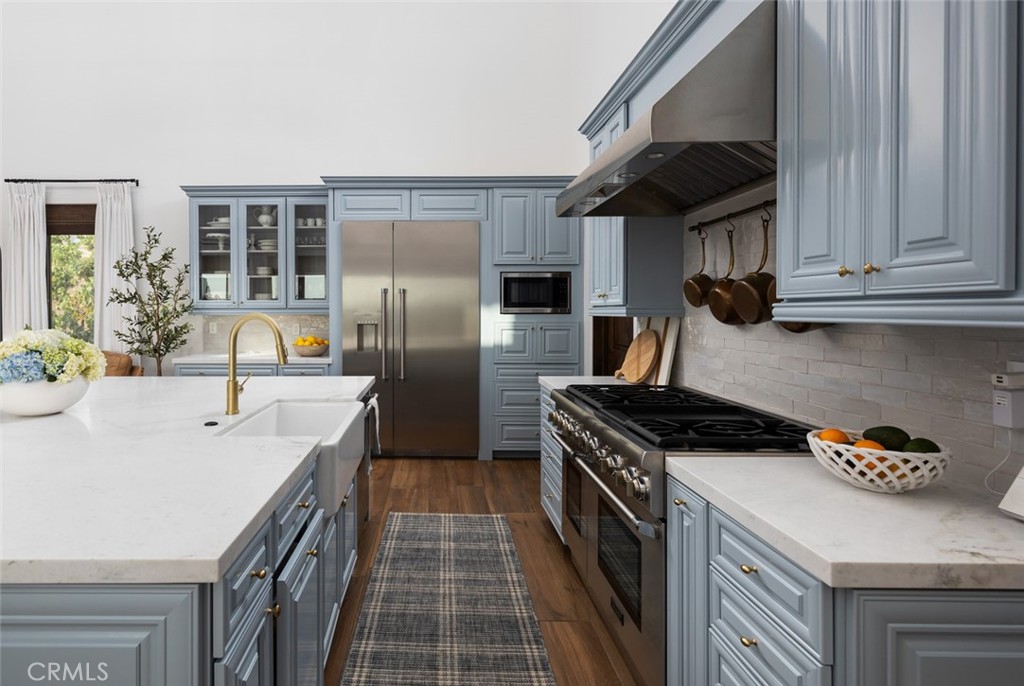 33240 La Serena Way Temecula, CA 92591 - Photo 17 of 75 a kitchen with stainless steel appliances granite countertop a sink stove and refrigerator