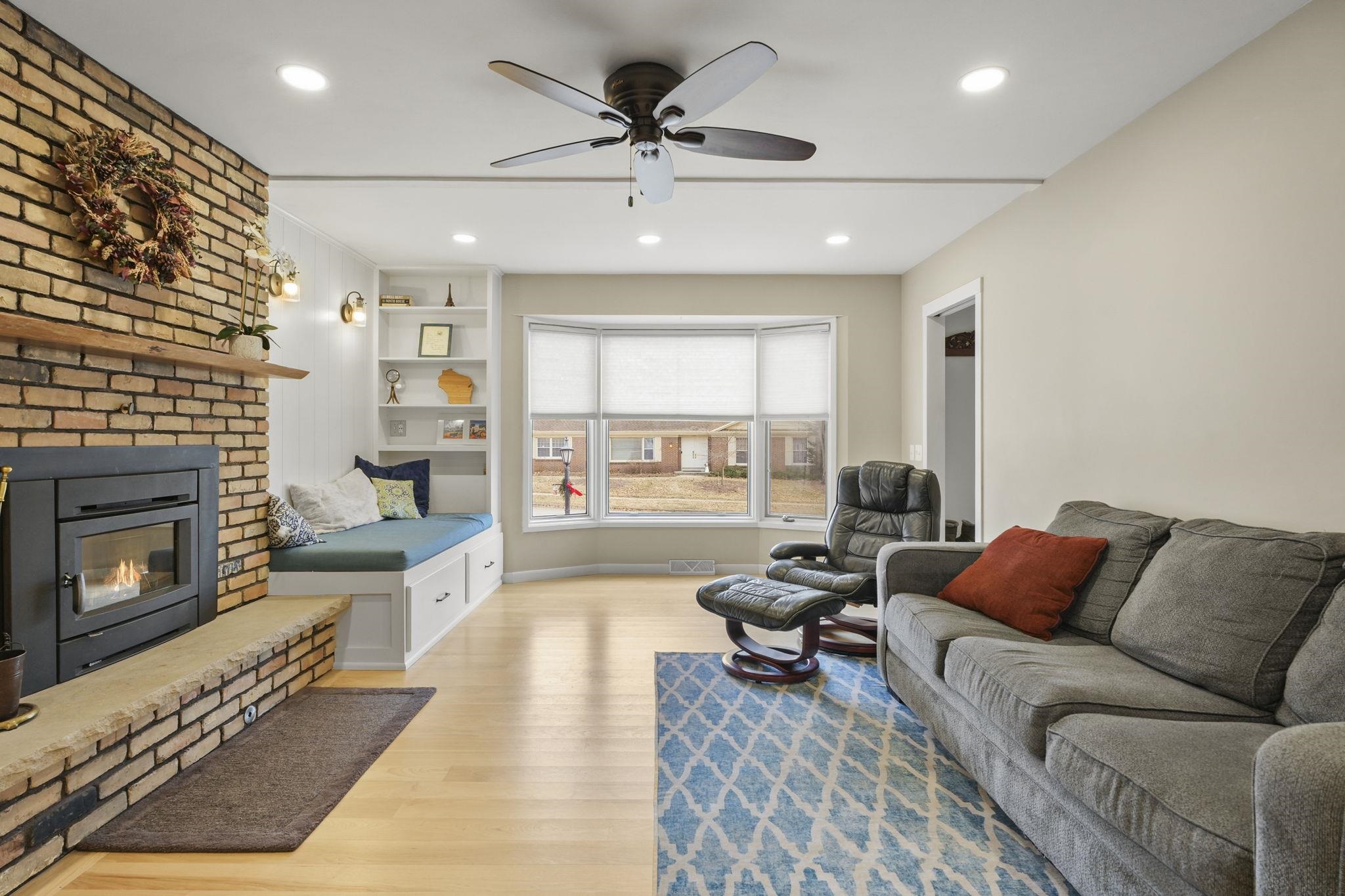 310 Yosemite Trail Madison, WI 53705 - Photo 3 of 38