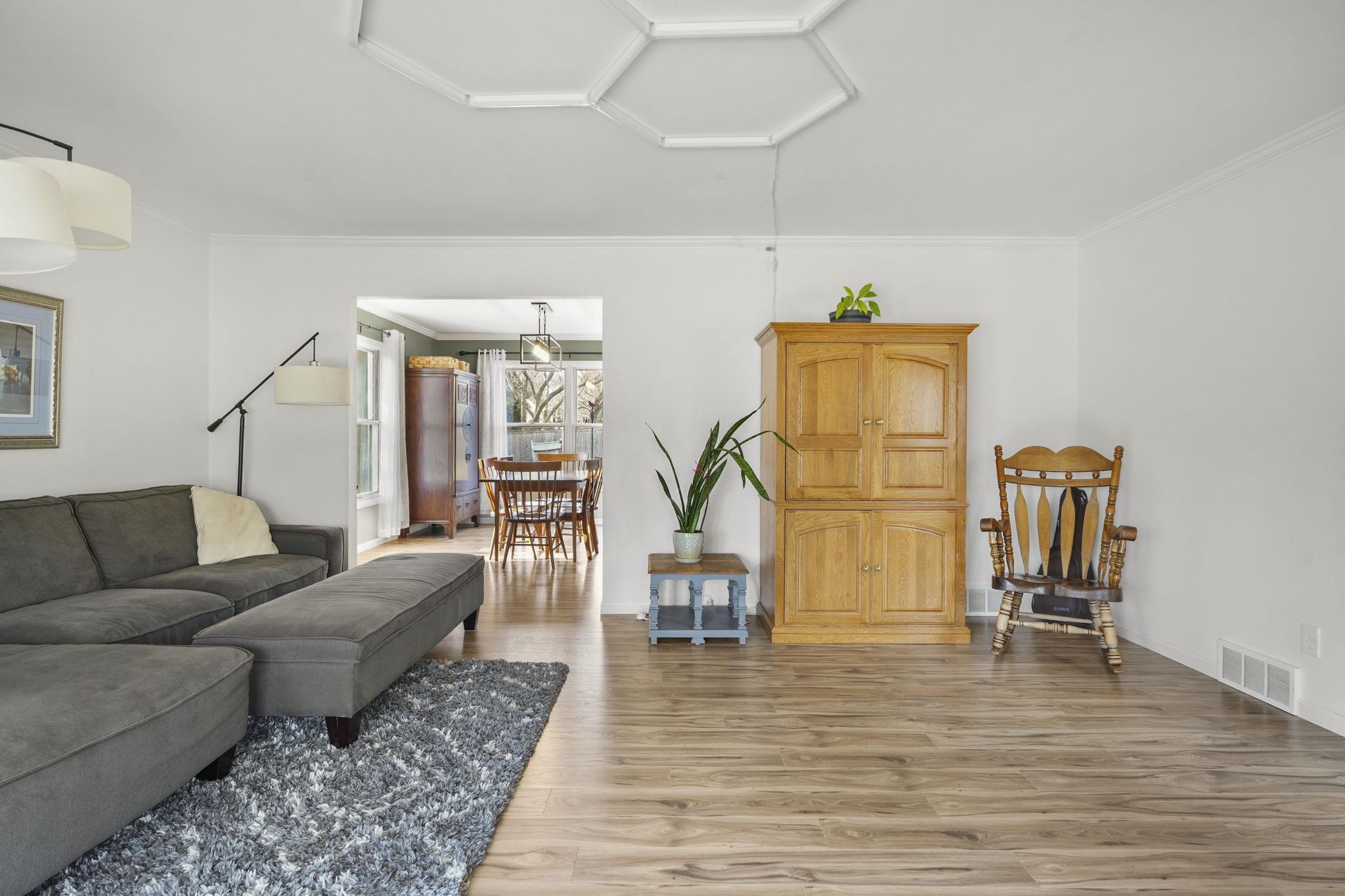 310 Yosemite Trail Madison, WI 53705 - Photo 8 of 38