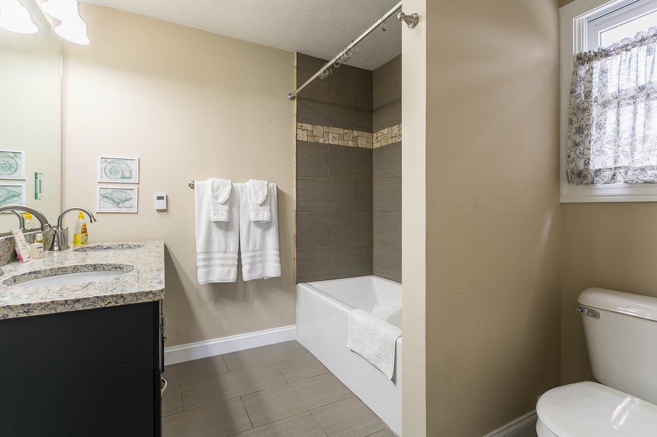 2527 North Three Mile Road Traverse City, MI 49686 - Photo 13 of 38 1831388-12.JPG