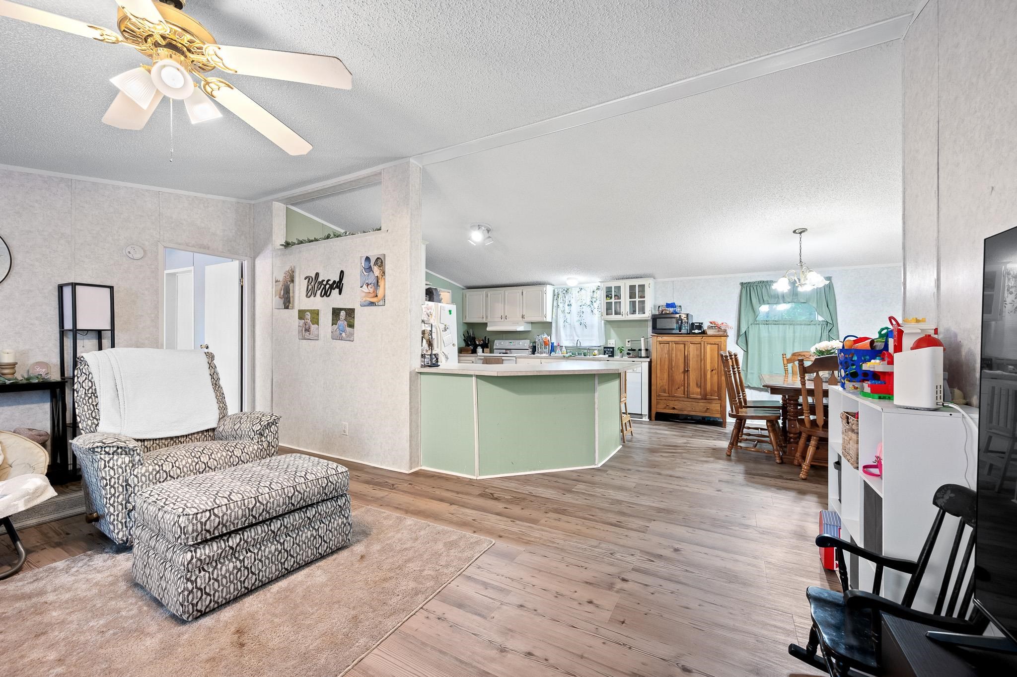 140 Garford Road Madison Heights, VA 24572 - Photo 9 of 35 a living room with furniture and kitchen view