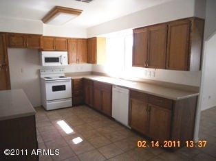2401 West Vineyard Road Tempe, AZ 85282 - Photo 3 of 12 kitchen