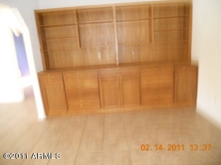 2401 West Vineyard Road Tempe, AZ 85282 - Photo 5 of 12 built ins