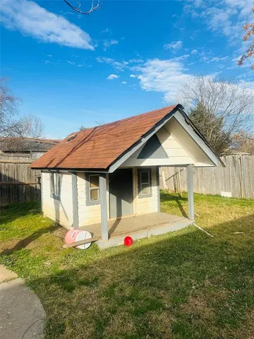 a backyard of a house with table and chairs