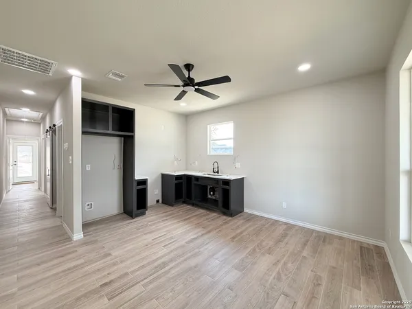 $1,090 | 3274 Interstate 35, Unit 1, Natalia, TX 78059