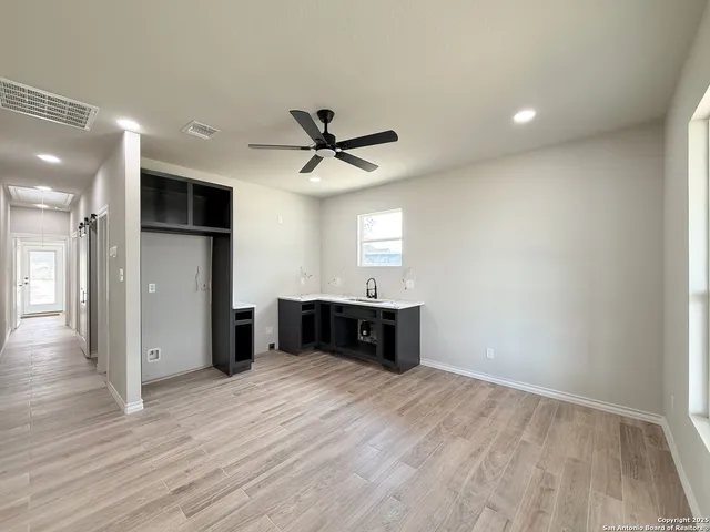 $1,100 | 3274 Interstate 35, Unit 1, Natalia, TX 78059