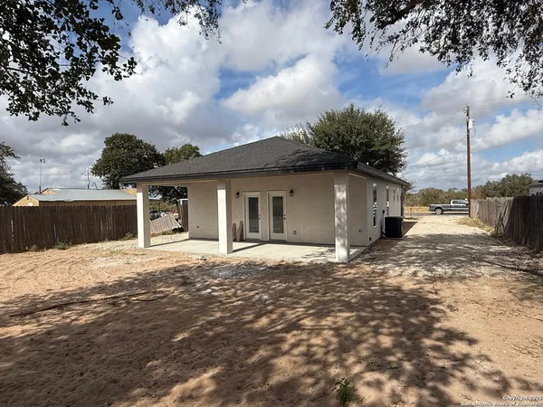 $1,090 | 3274 Interstate 35, Unit 1, Natalia, TX 78059