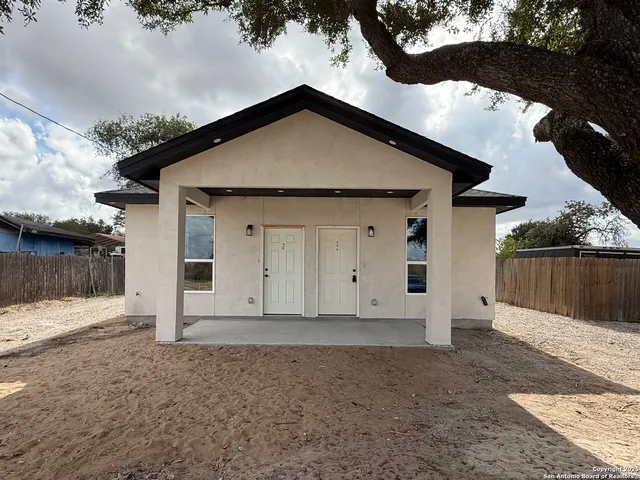 $1,100 | 3274 Interstate 35, Unit 1, Natalia, TX 78059