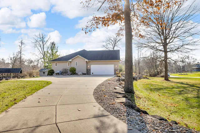 $485,000 | 3846 Nelson Drive, Jackson, MI 49203