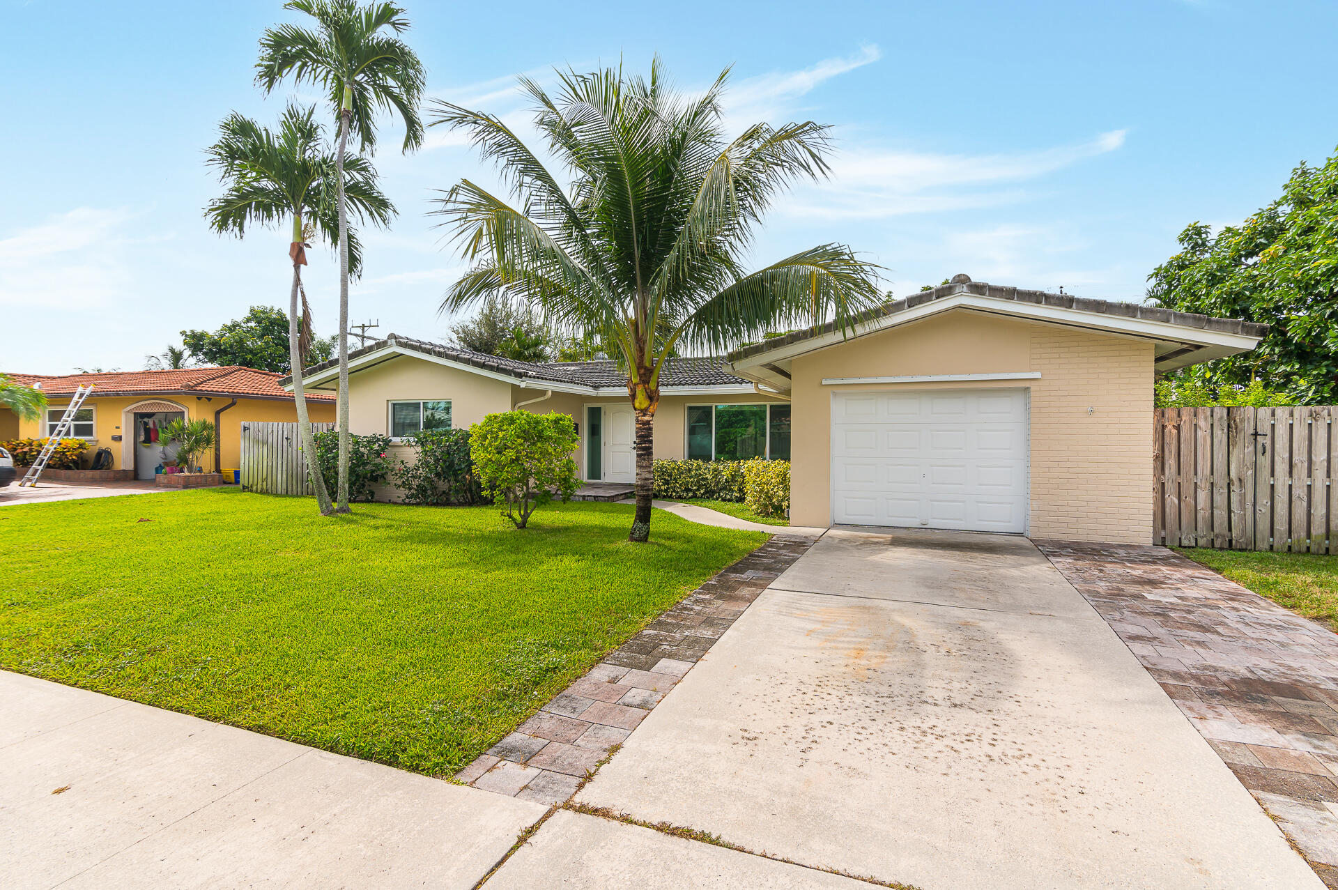 928 Southwest 5th Street Boca Raton, FL 33486 - Photo 2 of 32 photo-2
