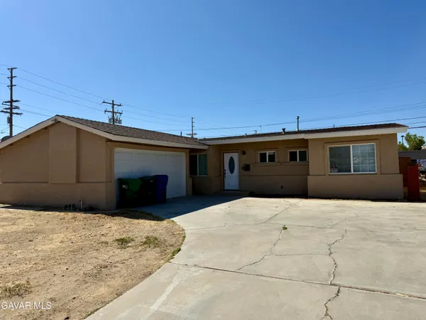 $2,500 | 1016 Ave J 14, Lancaster, CA 93534