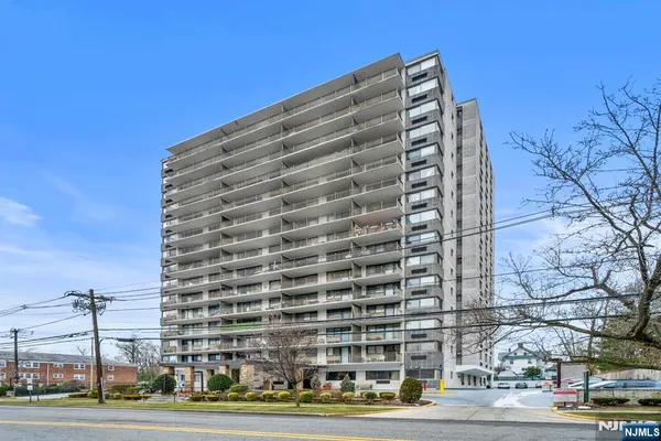 $2,500 | 235 Prospect Avenue, Unit 15G, Hackensack, NJ 07601