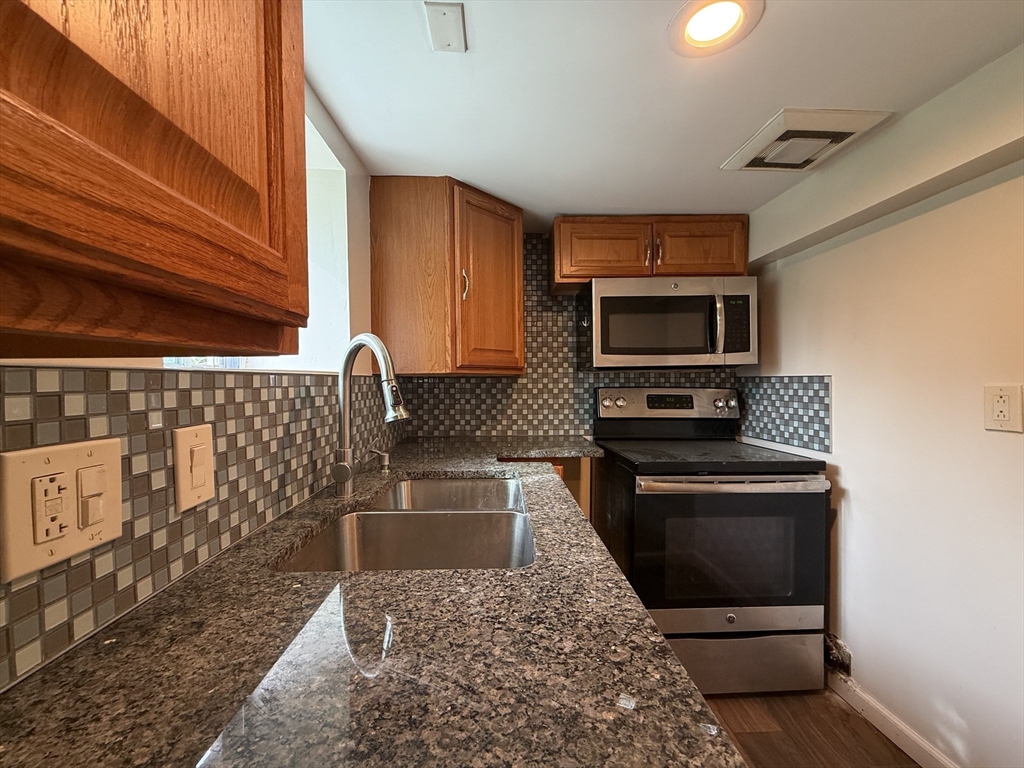 338 Riverside Avenue, Unit B Medford, MA 02155 - Photo 6 of 13