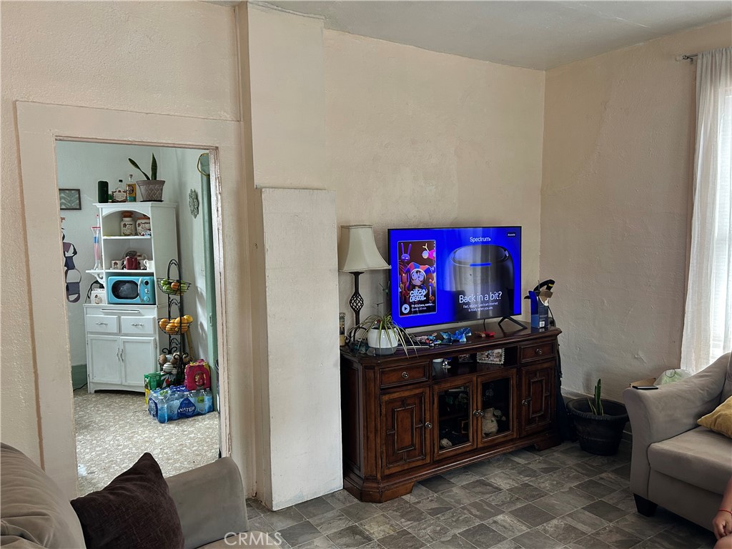 2162 5th Street Riverside, CA 92507 - Photo 2 of 5