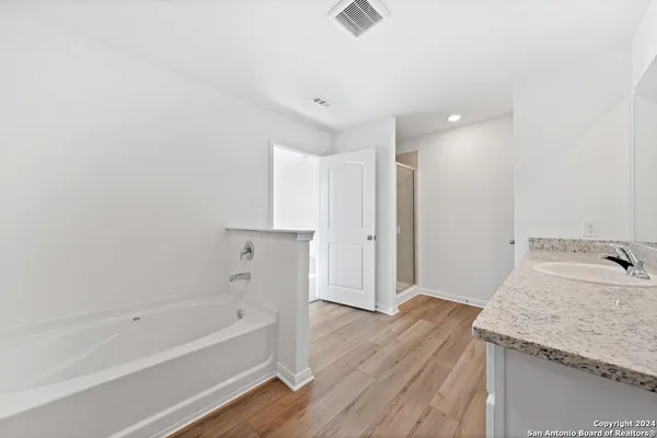 $2,390 | 11840 Luckey Villa, San Antonio, TX 78252