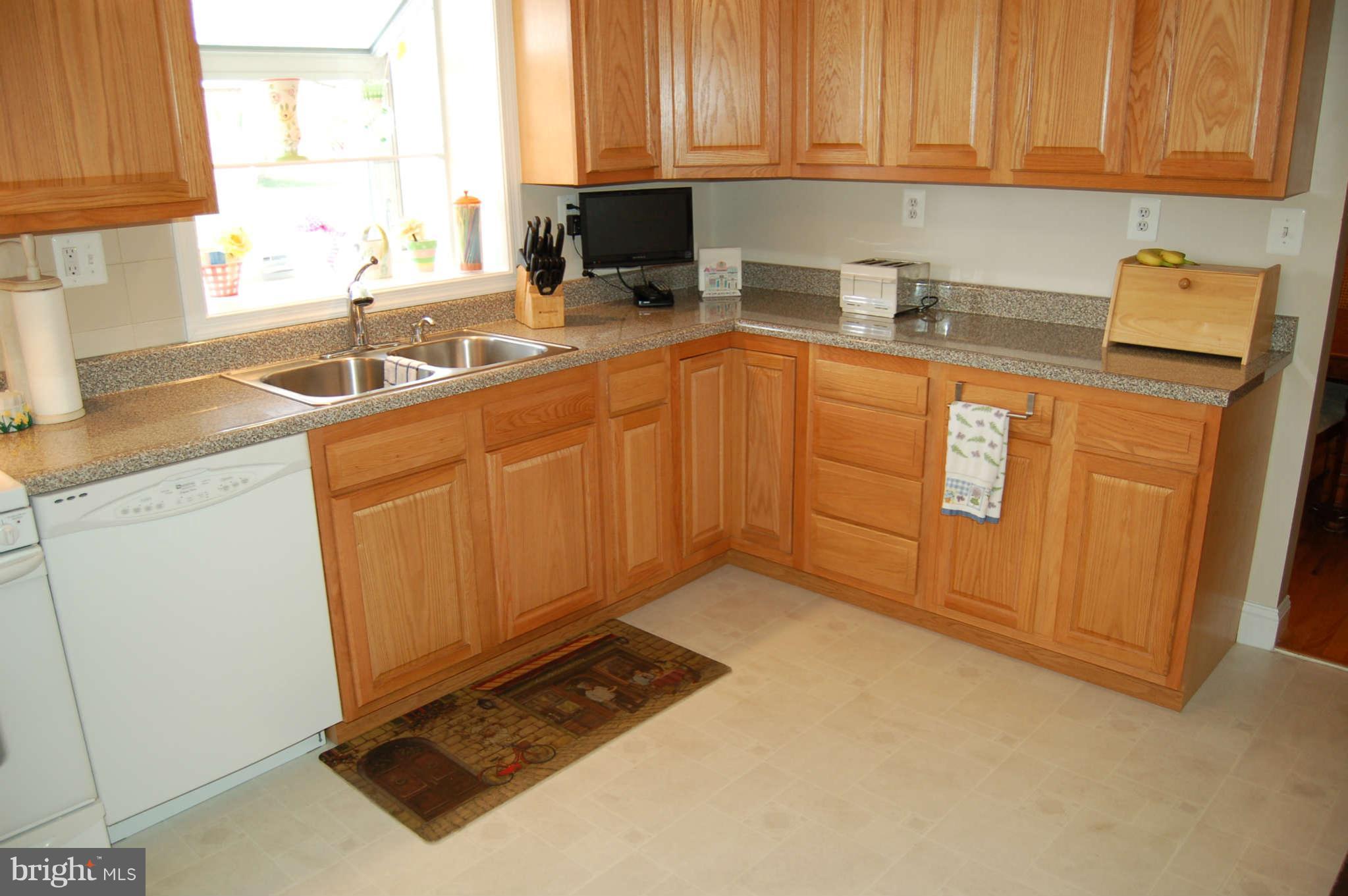 708 Greentree Road Linthicum, MD 21090 - Photo 7 of 12 Kitchen