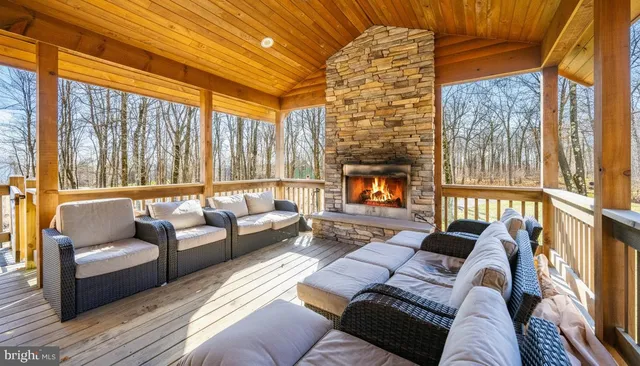 $1,395,000 | 19 Greenside Court, McHenry, MD 21541