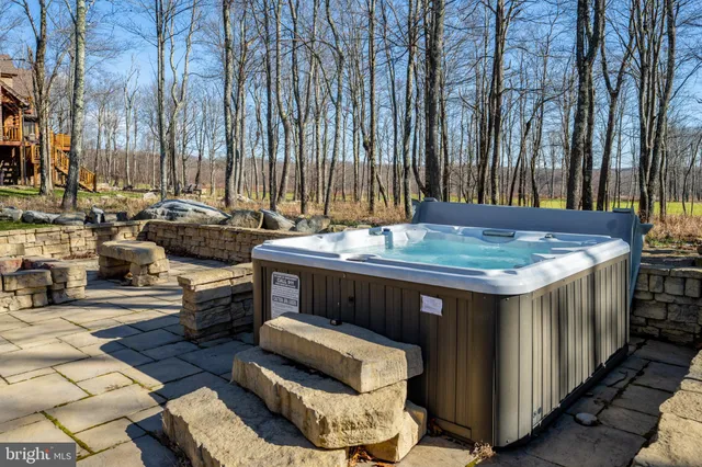 $1,395,000 | 19 Greenside Court, McHenry, MD 21541