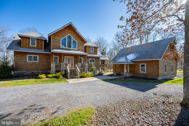 $1,395,000 | 19 Greenside Court, McHenry, MD 21541