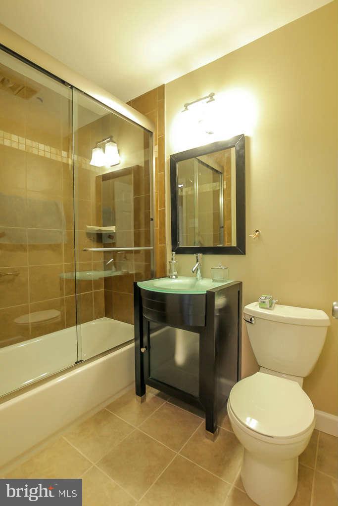 4514 Rhett Lane Fairfax, VA 22030 - Photo 13 of 29 Main Level Bath