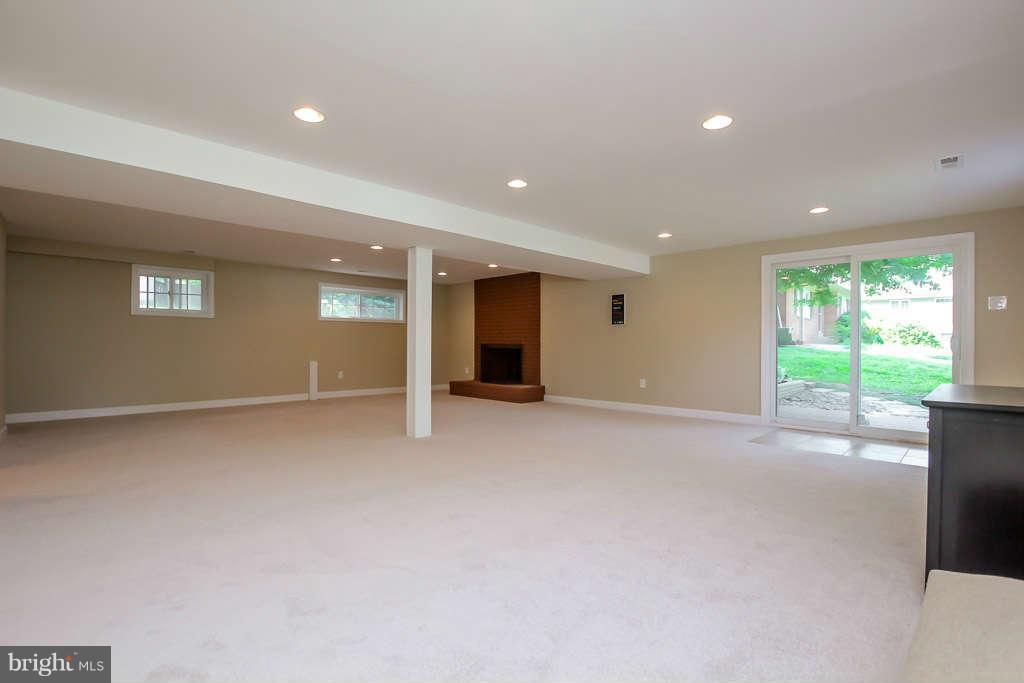 4514 Rhett Lane Fairfax, VA 22030 - Photo 19 of 29 Rec room with walkout