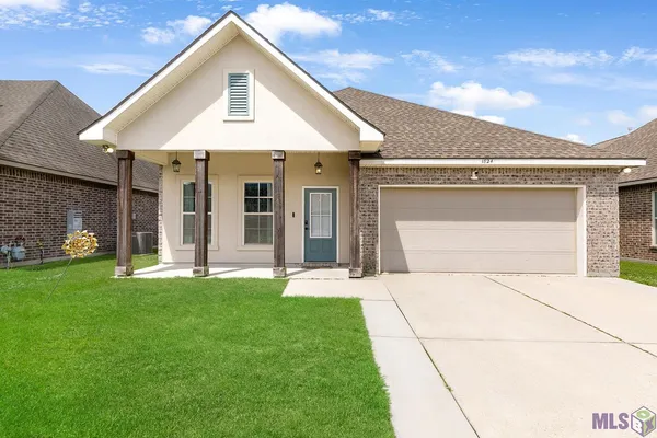 $275,000 | 1824 Meadow Oak Drive, St. Gabriel, LA 70776