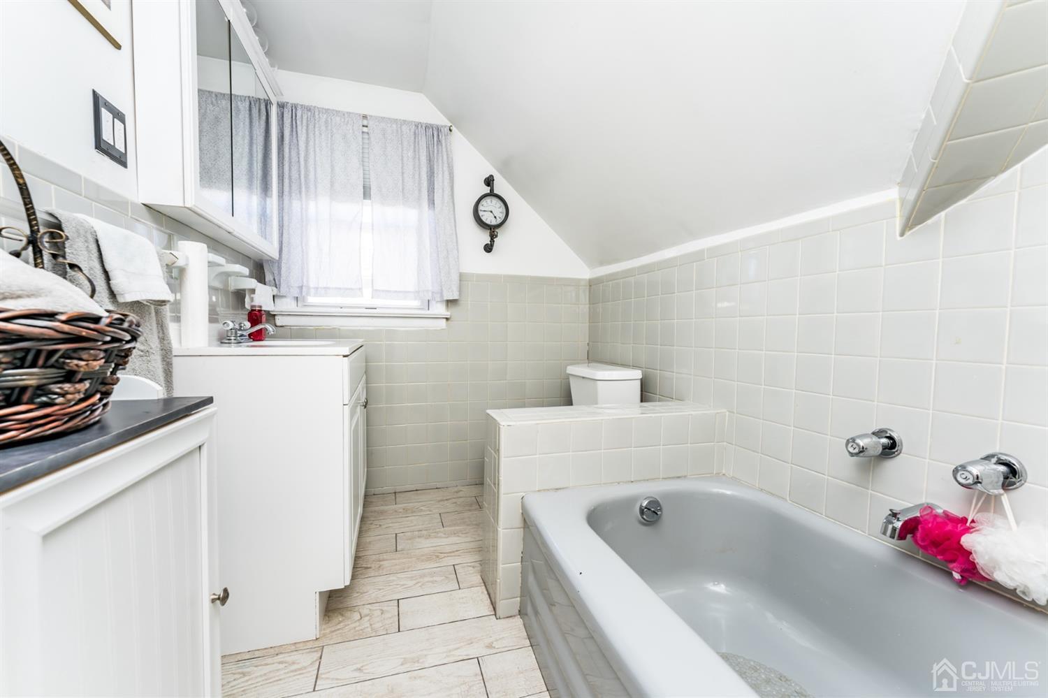 32 Wendy Road Colonia, NJ 07067 - Photo 21 of 28 Gallery Image 21