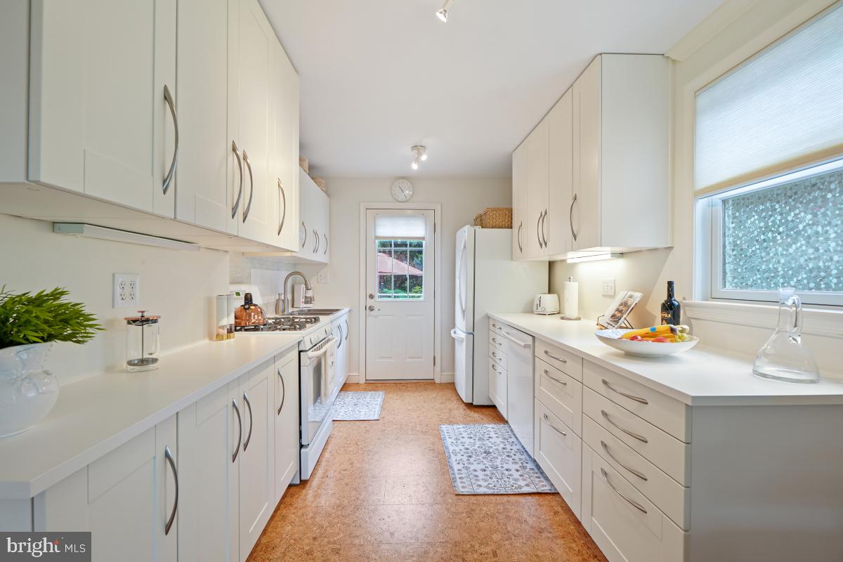 3513 Decatur Avenue Kensington, MD 20895 - Photo 8 of 34 Gallery Image 8