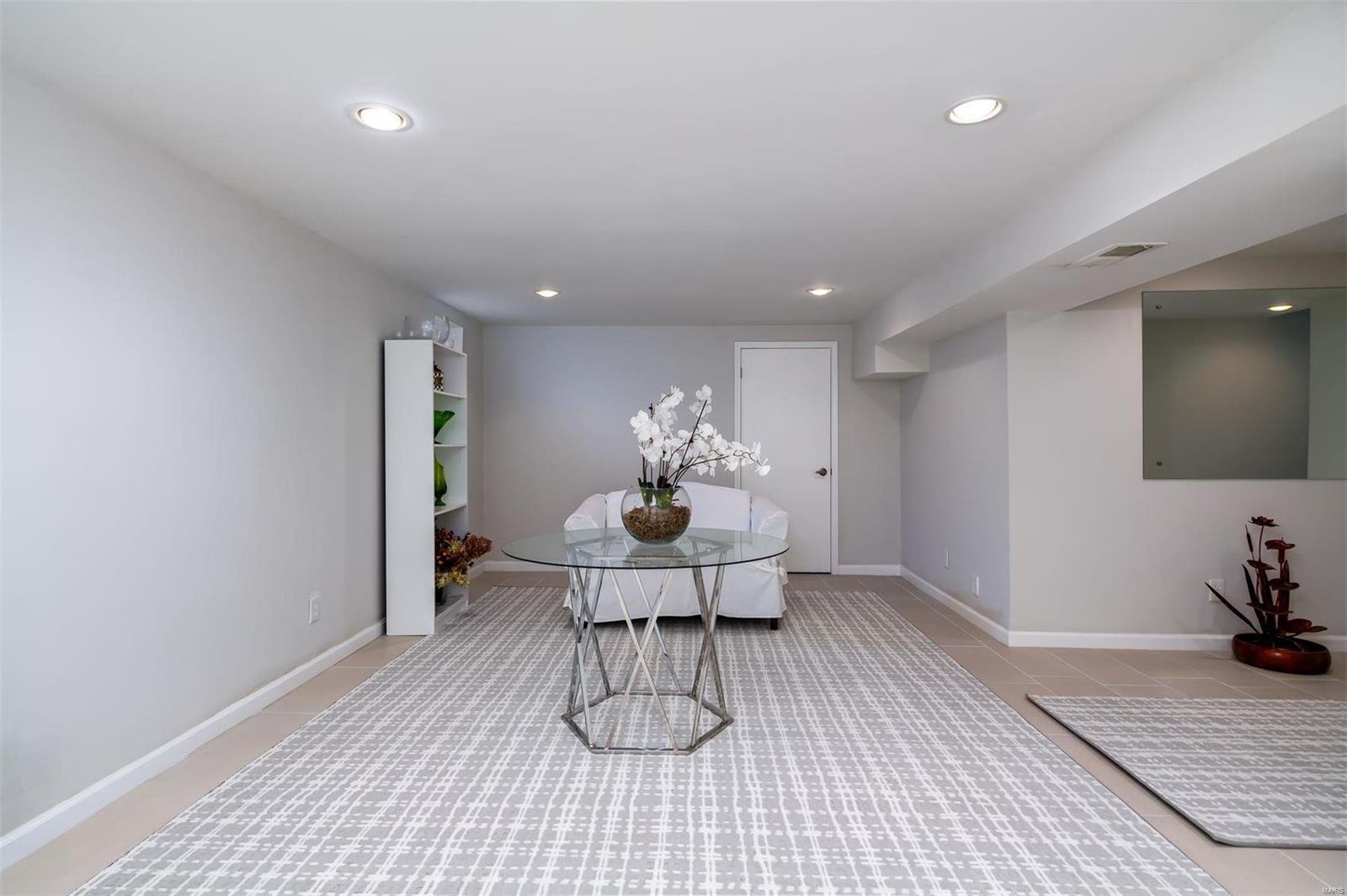 14047 Ladue Road Chesterfield, MO 63017 - Photo 16 of 25 Gallery Image 16