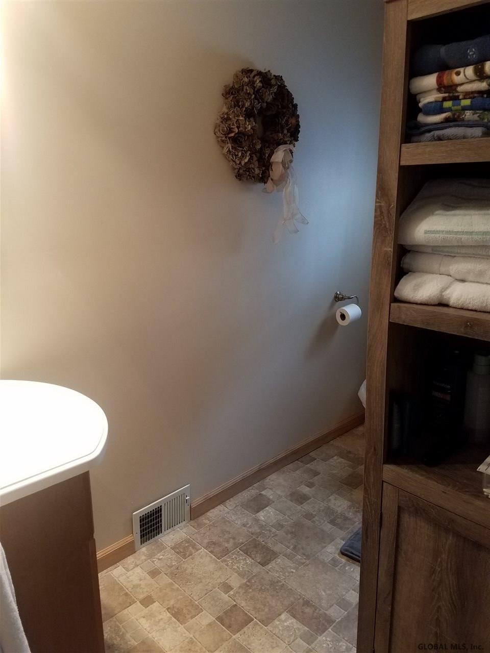 545 Bradford Road Schenectady, NY 12304 - Photo 16 of 28 Photo 16