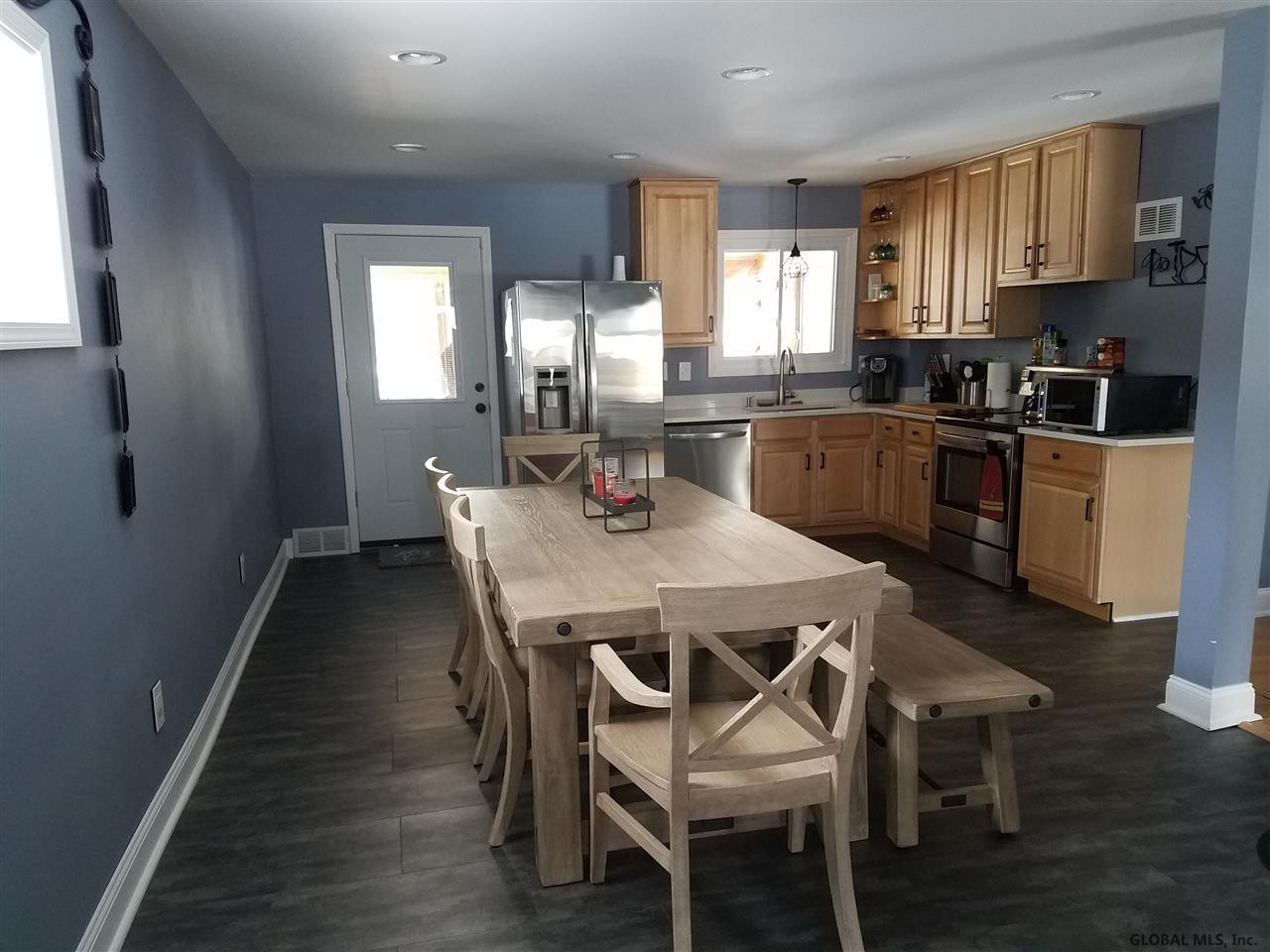 545 Bradford Road Schenectady, NY 12304 - Photo 5 of 28 Photo 5