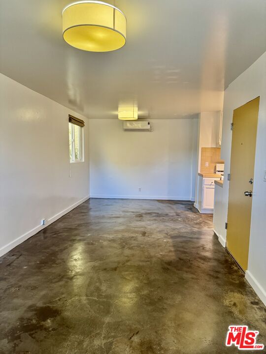 511 Rialto Avenue, Unit 1 Venice, CA 90291 - Photo 16 of 19 a view of an empty room and window