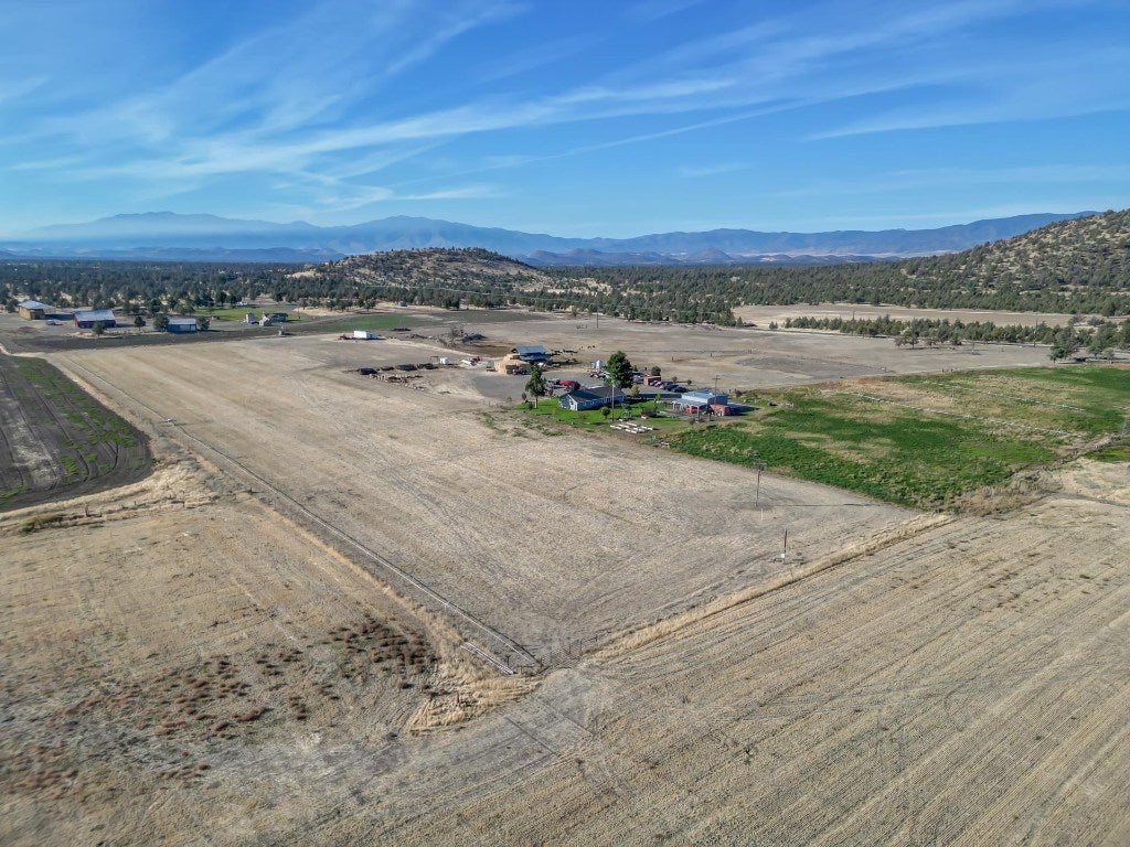 4224 Harry Cash Road Montague, CA 96064 - Photo 10 of 49 Gallery Image 10