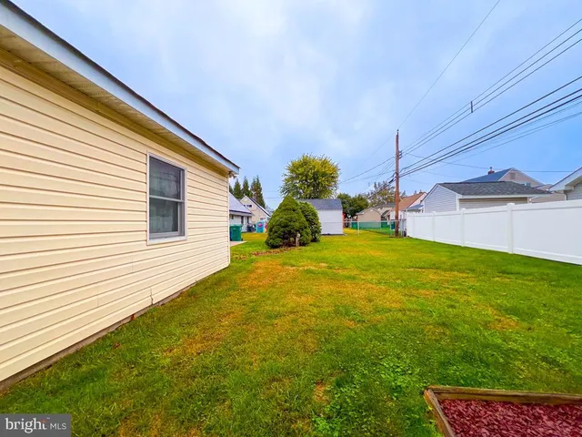 a view of a back yard of the house