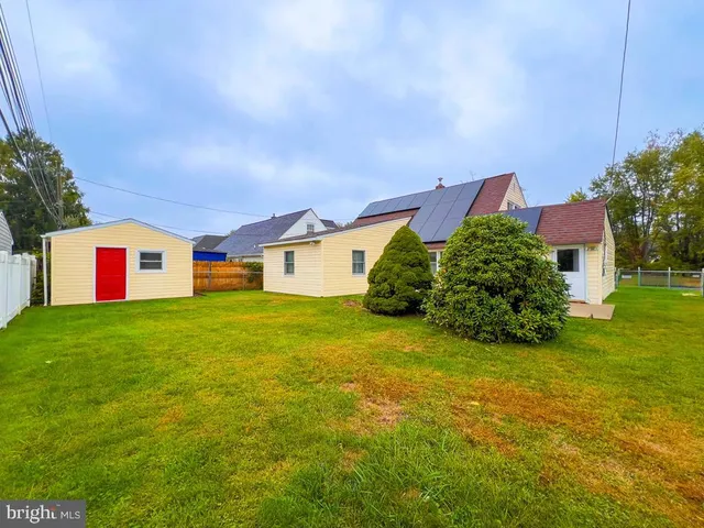 a view of front of house with a yard