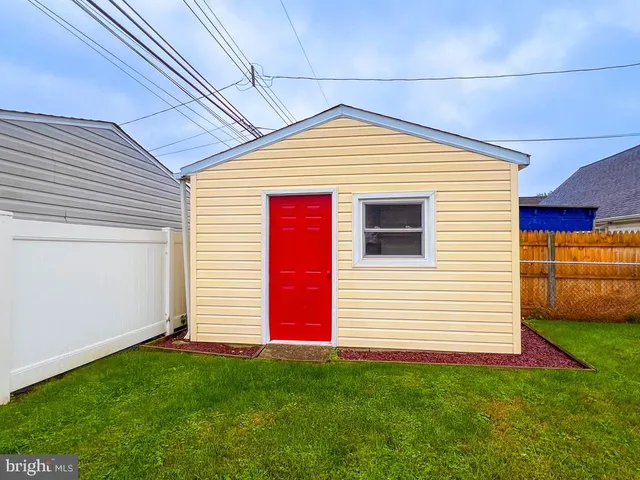 $375,000 | 316 Crabtree Drive, Levittown, PA 19055