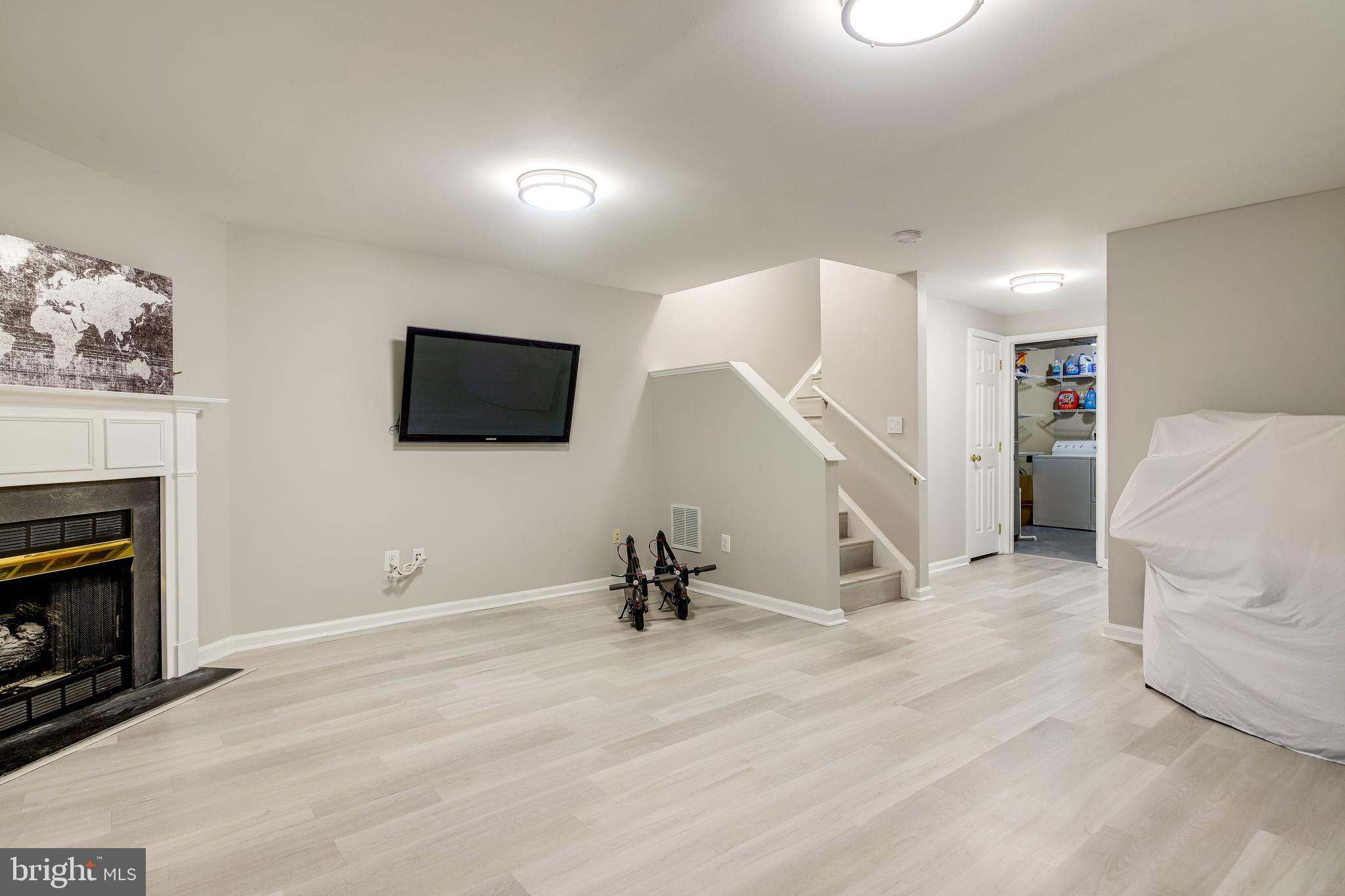 1244 Vintage Place Reston, VA 20194 - Photo 4 of 43 Gallery Image 4